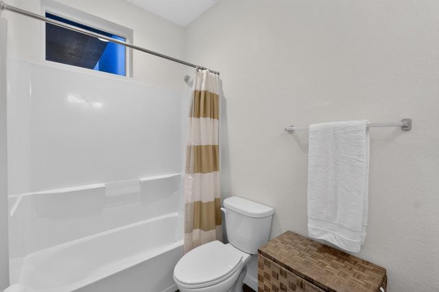 425 Outrigger Ln, West Sacramento, CA 95605