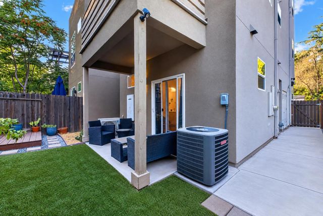 425 Outrigger Ln, West Sacramento, CA 95605