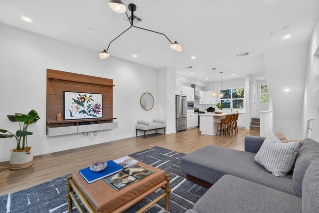 425 Outrigger Ln, West Sacramento, CA 95605