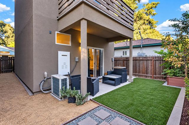 425 Outrigger Ln, West Sacramento, CA 95605
