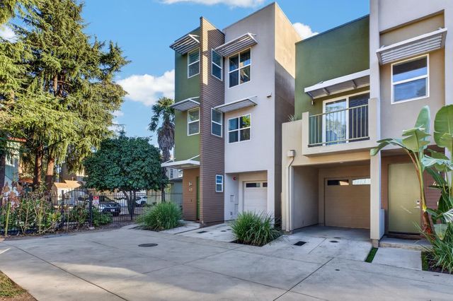 425 Outrigger Ln, West Sacramento, CA 95605