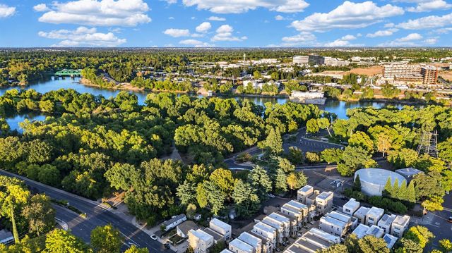 425 Outrigger Ln, West Sacramento, CA 95605