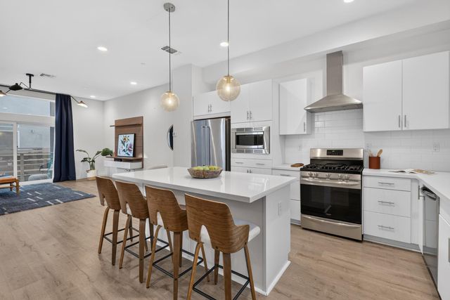 425 Outrigger Ln, West Sacramento, CA 95605
