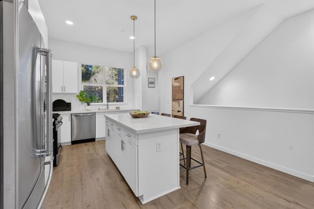 425 Outrigger Ln, West Sacramento, CA 95605