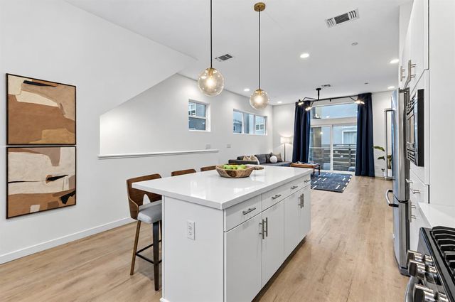 425 Outrigger Ln, West Sacramento, CA 95605