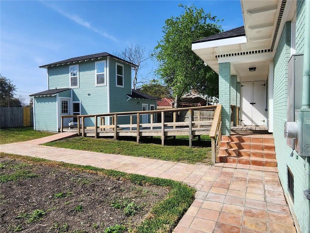 535 S Carancahua St, Corpus Christi, TX 78401 — exterior