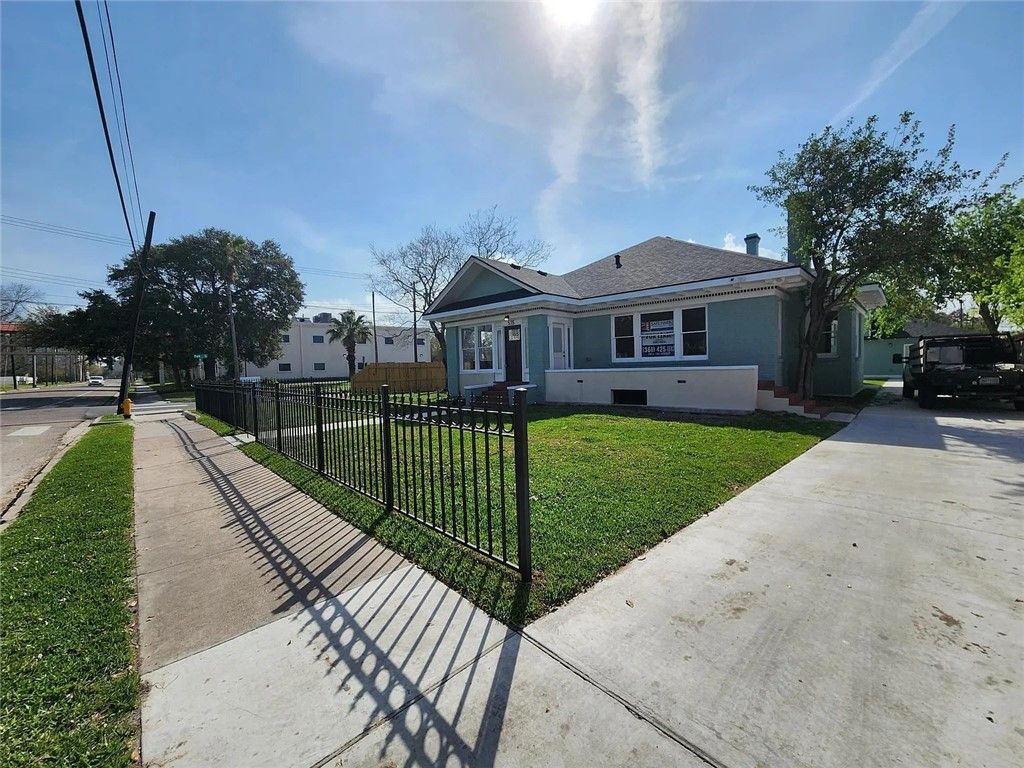 535 S Carancahua St, Corpus Christi, TX 78401 — photo 2