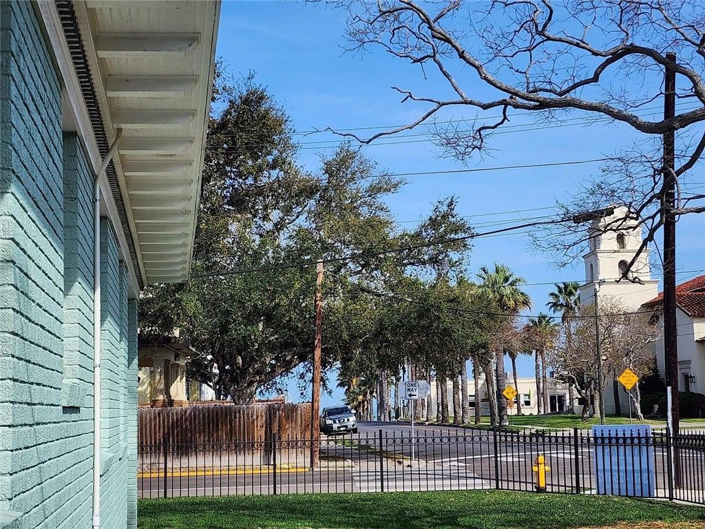 535 S Carancahua St, Corpus Christi, TX 78401 — photo 4