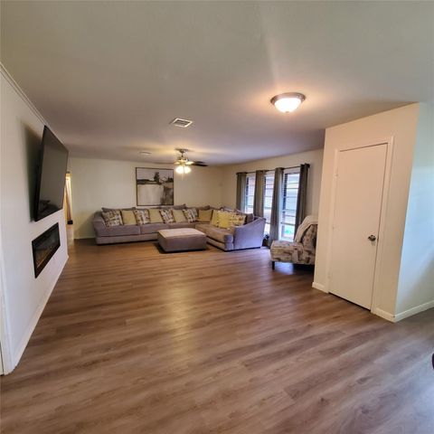 305 Hereford Rd, Brookshire, TX 77423