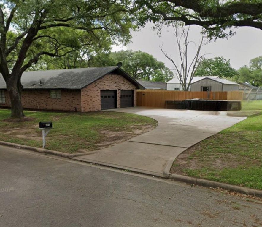 305 Hereford Rd, Brookshire, TX 77423
