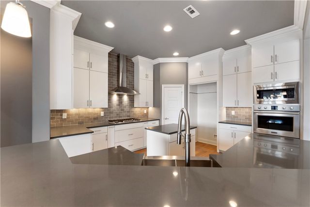 4409 SW Hollowbrook Street, Bentonville, AR 72713