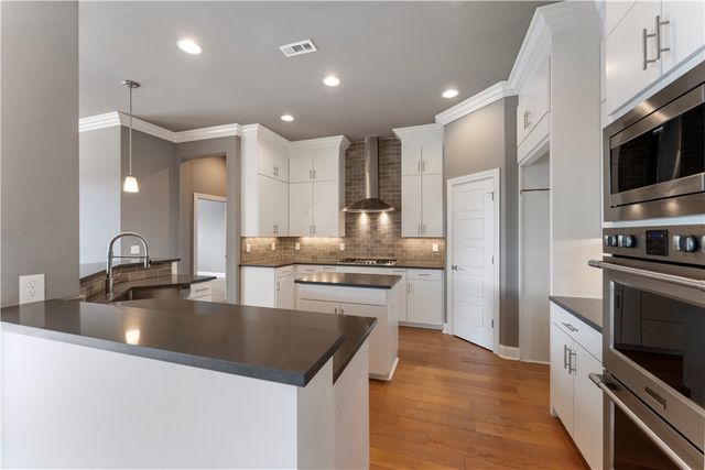 4409 SW Hollowbrook Street, Bentonville, AR 72713