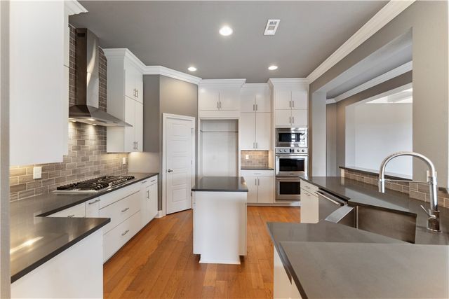4409 SW Hollowbrook Street, Bentonville, AR 72713
