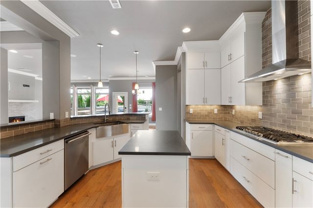 4409 SW Hollowbrook Street, Bentonville, AR 72713