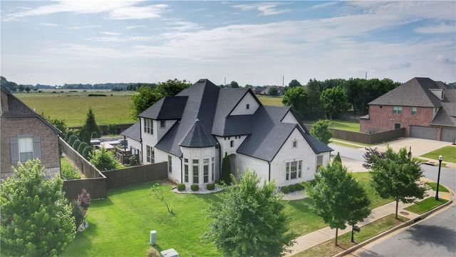 4409 SW Hollowbrook Street, Bentonville, AR 72713