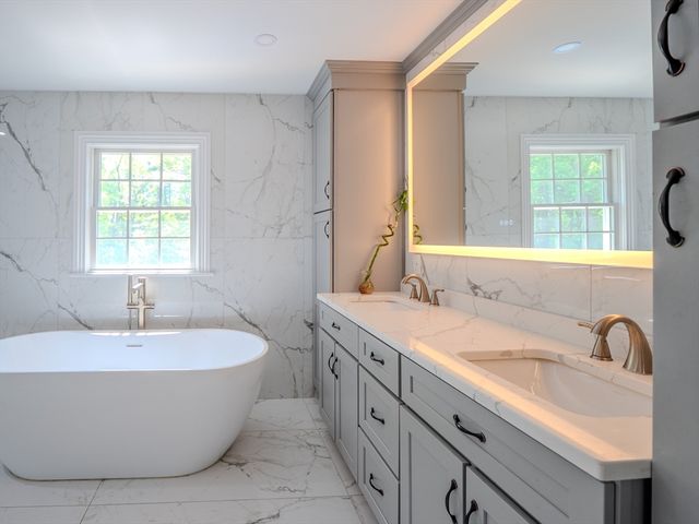 159 Mishawum Rd, Woburn, MA 01801