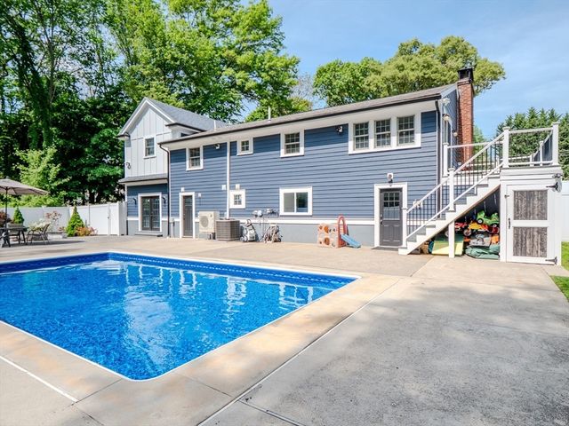 159 Mishawum Rd, Woburn, MA 01801