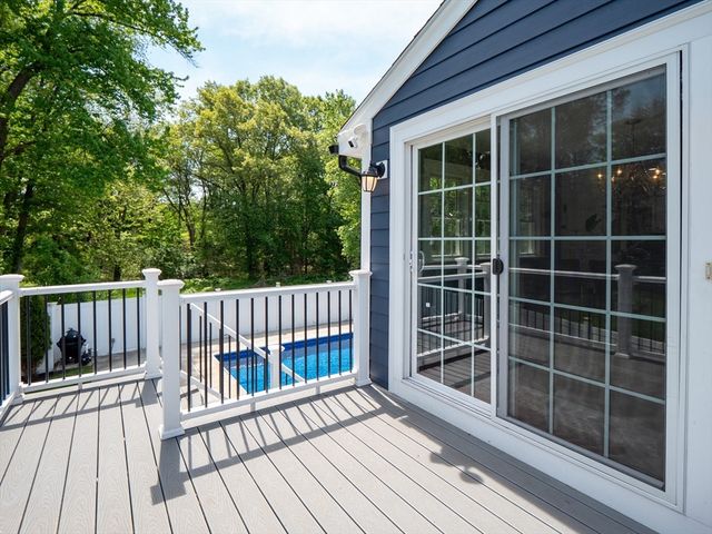 159 Mishawum Rd, Woburn, MA 01801