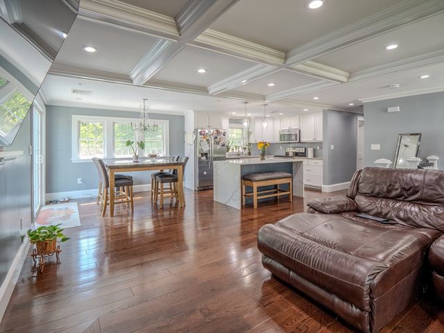 159 Mishawum Rd, Woburn, MA 01801