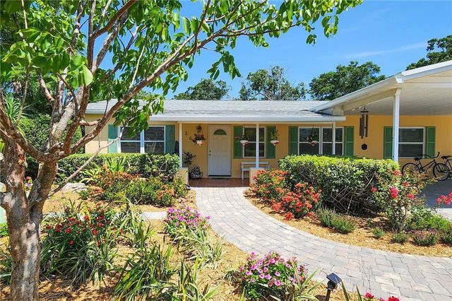 2367 Seville Avenue, Vero Beach, FL 32960