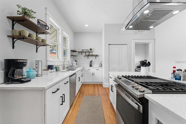 2131 W CYPRESS STREET, Tampa, FL 33606