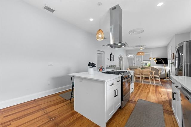 2131 W CYPRESS STREET, Tampa, FL 33606