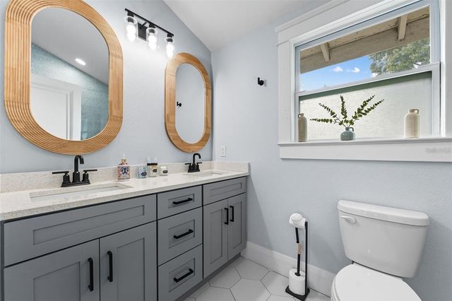 2131 W CYPRESS STREET, Tampa, FL 33606