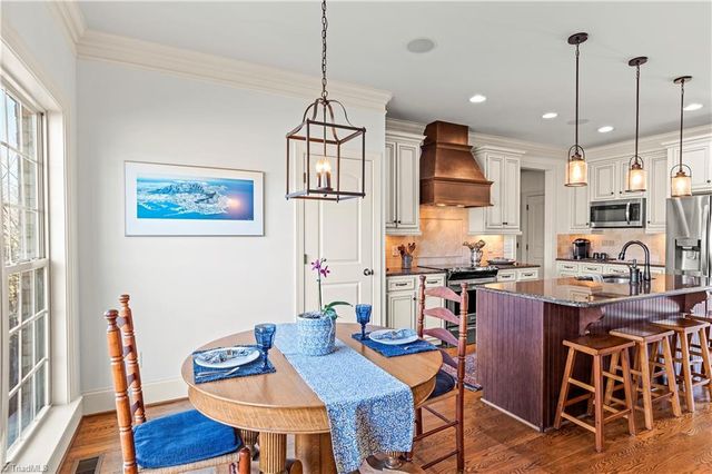 8814 Sawtooth Court, Kernersville, NC 27284