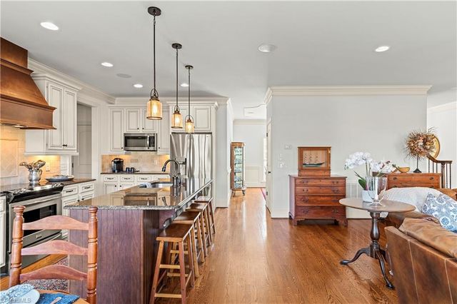 8814 Sawtooth Court, Kernersville, NC 27284