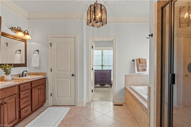 8814 Sawtooth Court, Kernersville, NC 27284