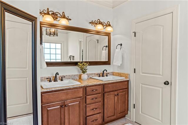 8814 Sawtooth Court, Kernersville, NC 27284