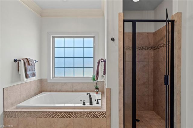 8814 Sawtooth Court, Kernersville, NC 27284