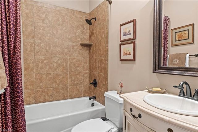 8814 Sawtooth Court, Kernersville, NC 27284