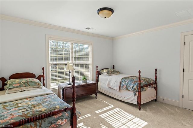 8814 Sawtooth Court, Kernersville, NC 27284