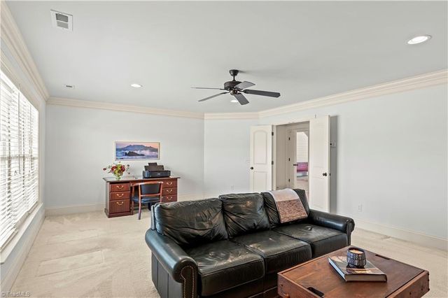 8814 Sawtooth Court, Kernersville, NC 27284