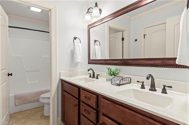 8814 Sawtooth Court, Kernersville, NC 27284