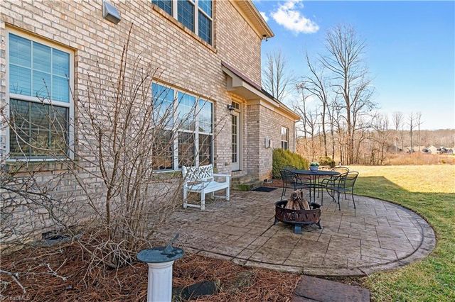 8814 Sawtooth Court, Kernersville, NC 27284