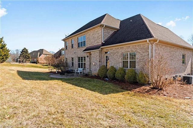 8814 Sawtooth Court, Kernersville, NC 27284