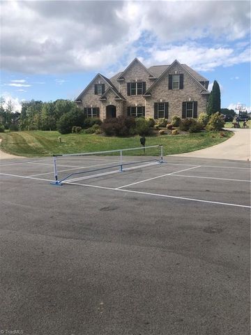 8814 Sawtooth Court, Kernersville, NC 27284