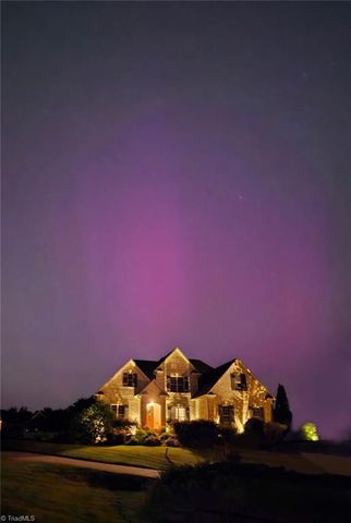 8814 Sawtooth Court, Kernersville, NC 27284