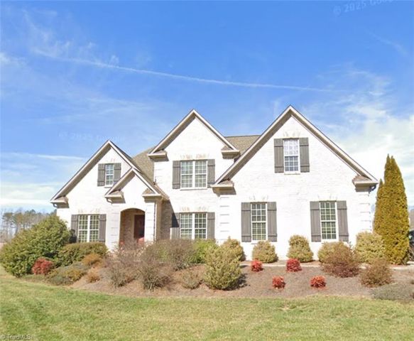 8814 Sawtooth Court, Kernersville, NC 27284