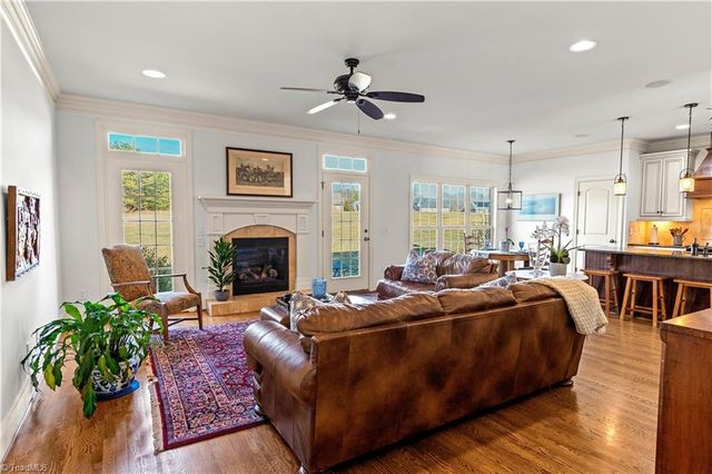 8814 Sawtooth Court, Kernersville, NC 27284