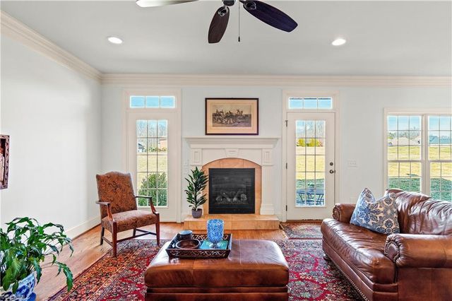 8814 Sawtooth Court, Kernersville, NC 27284