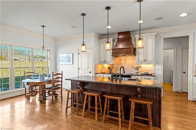 8814 Sawtooth Court, Kernersville, NC 27284