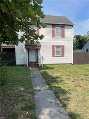 1512 Rolfe PL, Newport News, VA 23607