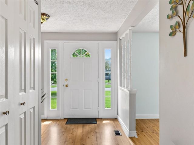19 Ryans Run, Ogden, NY 14624
