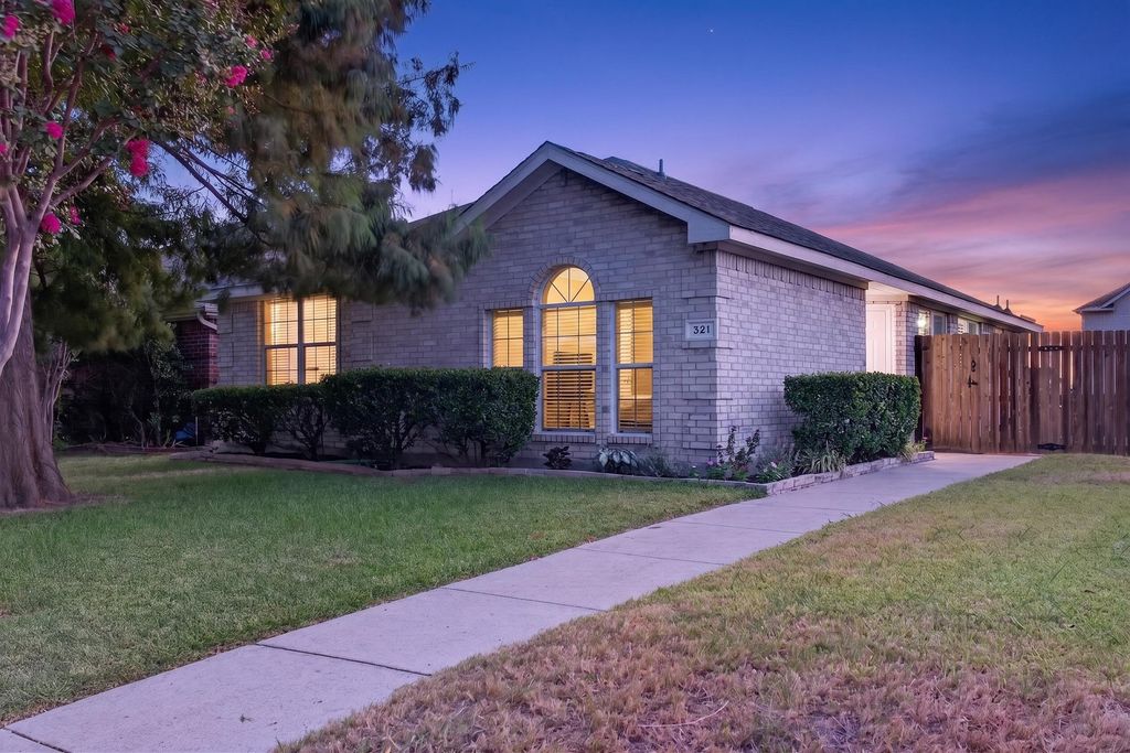 321 Pemberton Drive, Wylie, TX 75098