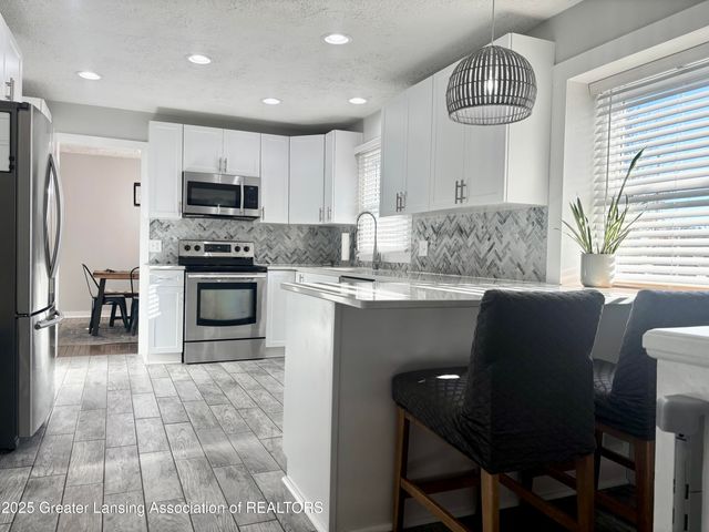 6361 Larocque Circle, Lansing, MI 48917