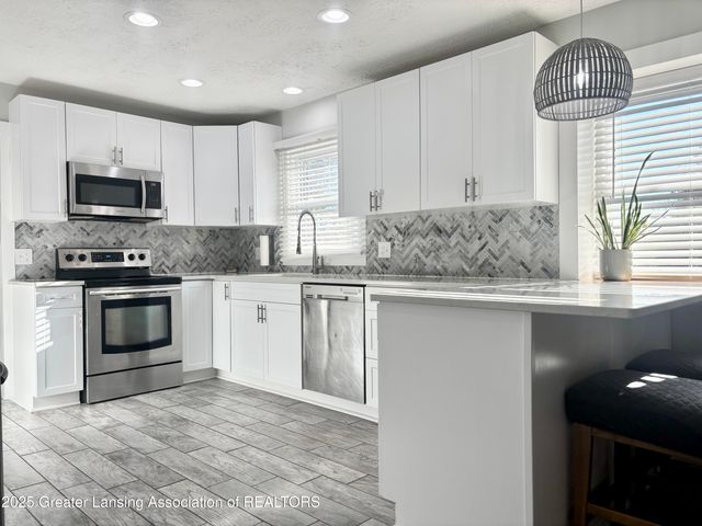 6361 Larocque Circle, Lansing, MI 48917