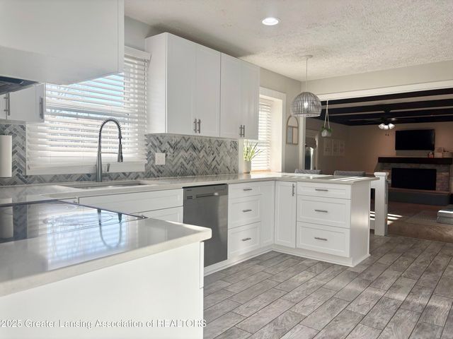 6361 Larocque Circle, Lansing, MI 48917